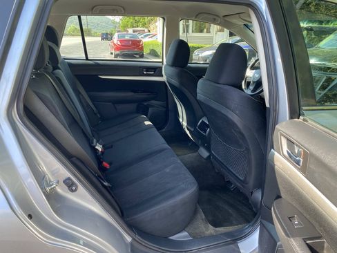 Used 2013 Subaru Outback 2.5i AWD/4WD image 12