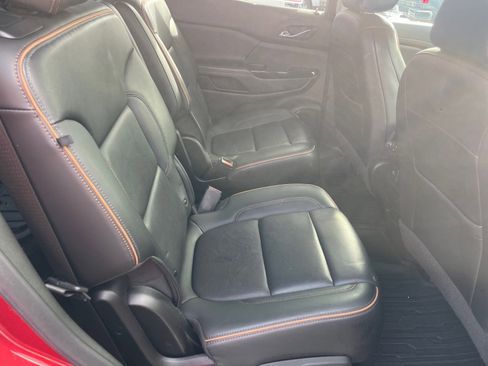 Used 2022 GMC Acadia AT4 w/ Technology Package image 16