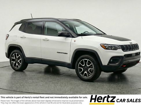 Used 2025 Jeep Compass Trailhawk image 1