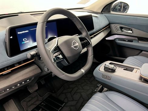 New 2025 Nissan Ariya Platinum image 15