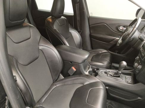 Used 2019 Jeep Cherokee Latitude Plus FWD image 21