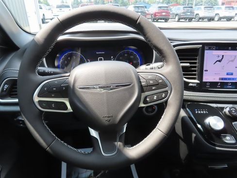 New 2026 Chrysler Pacifica Select image 30