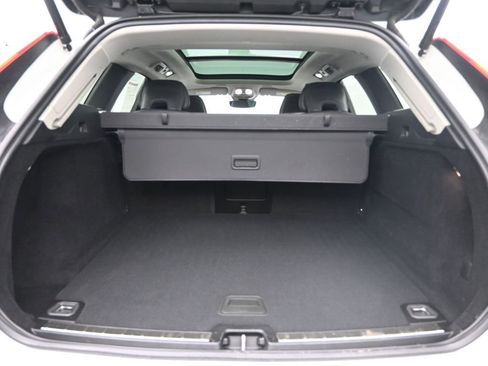 Used 2024 Volvo XC60 B5 Plus w/ Protection Package Premier image 27