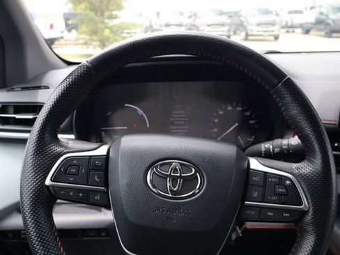 Used 2024 Toyota Sienna XSE FWD image 15
