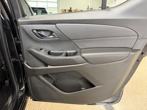 Used 2022 Chevrolet Traverse LT FWD image 31