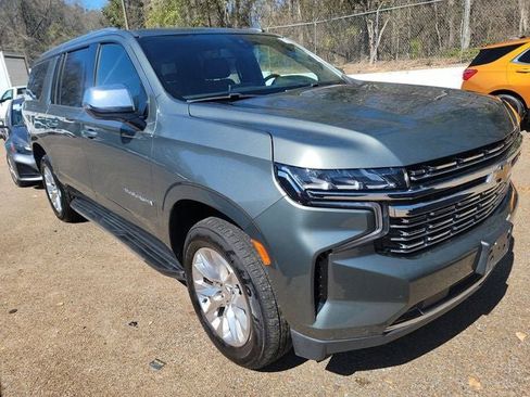 Used 2023 Chevrolet Suburban Premier image 4