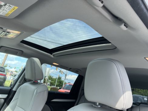 Used 2018 Toyota Highlander XLE AWD/4WD image 24