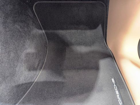 Used 2021 Porsche Macan w/ Premium Package image 69