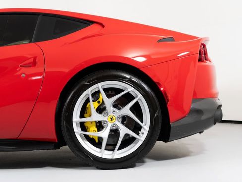 Used 2018 Ferrari 812 Superfast RWD image 13
