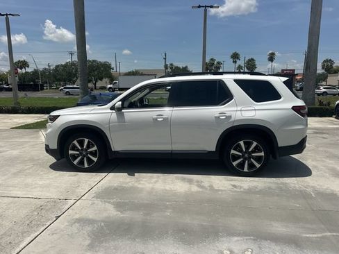 Used 2024 Honda Pilot Touring image 9