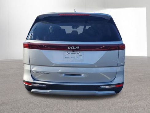 Used 2022 Kia Carnival LX image 15