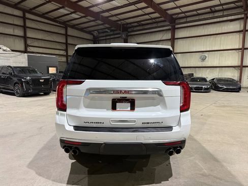 Used 2021 GMC Yukon XL Denali w/ Denali Premium Package image 8