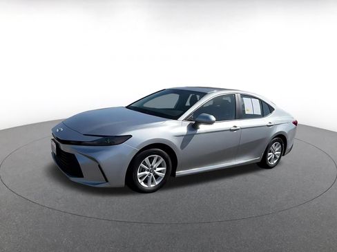 Used 2025 Toyota Camry LE FWD image 6