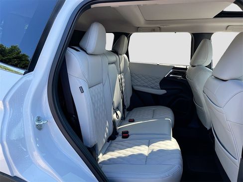 New 2025 Mitsubishi Outlander SEL image 31