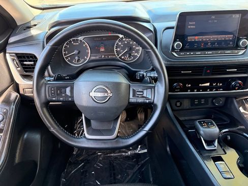 Certified 2025 Nissan Rogue SV FWD image 18