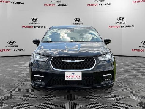 Used 2024 Chrysler Pacifica Touring-L FWD image 8