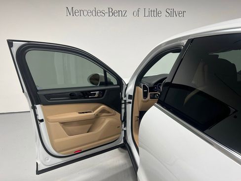 Used 2023 Porsche Cayenne image 17