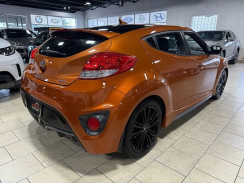 Used 2016 Hyundai Veloster Turbo image 4