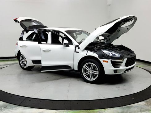 Used 2017 Porsche Macan Base w/ Driver Memory Package image 10