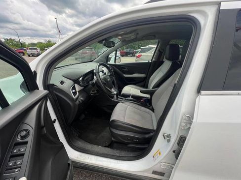 Used 2017 Chevrolet Trax LT w/ LT Convenience Package FWD image 21