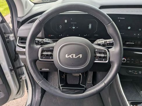 Used 2025 Kia Carnival SX Prestige FWD image 19