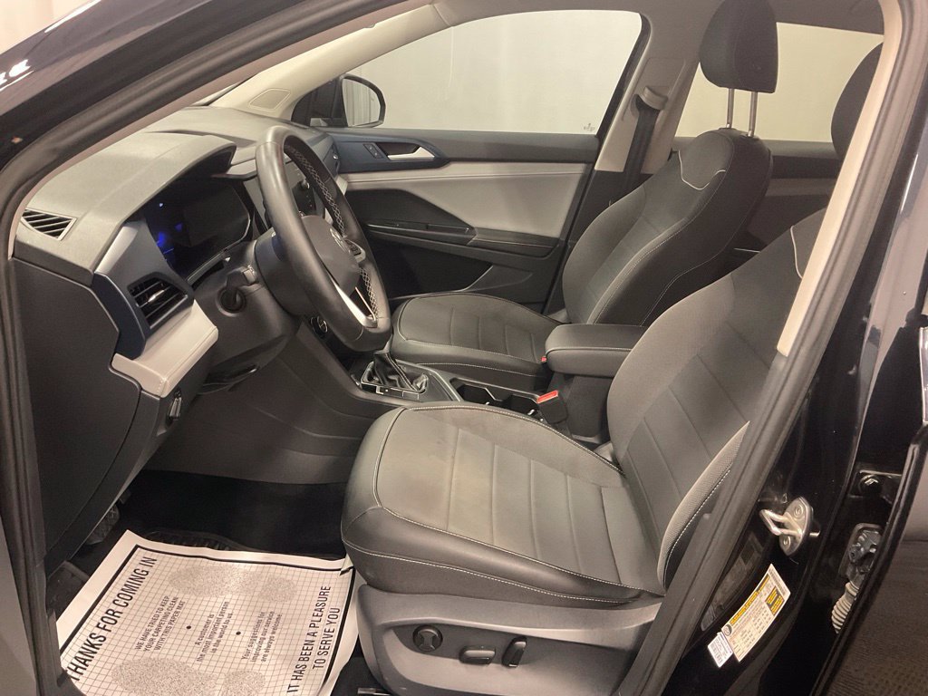 Used 2024 Volkswagen Taos SE w/ MDO Package FWD image 7