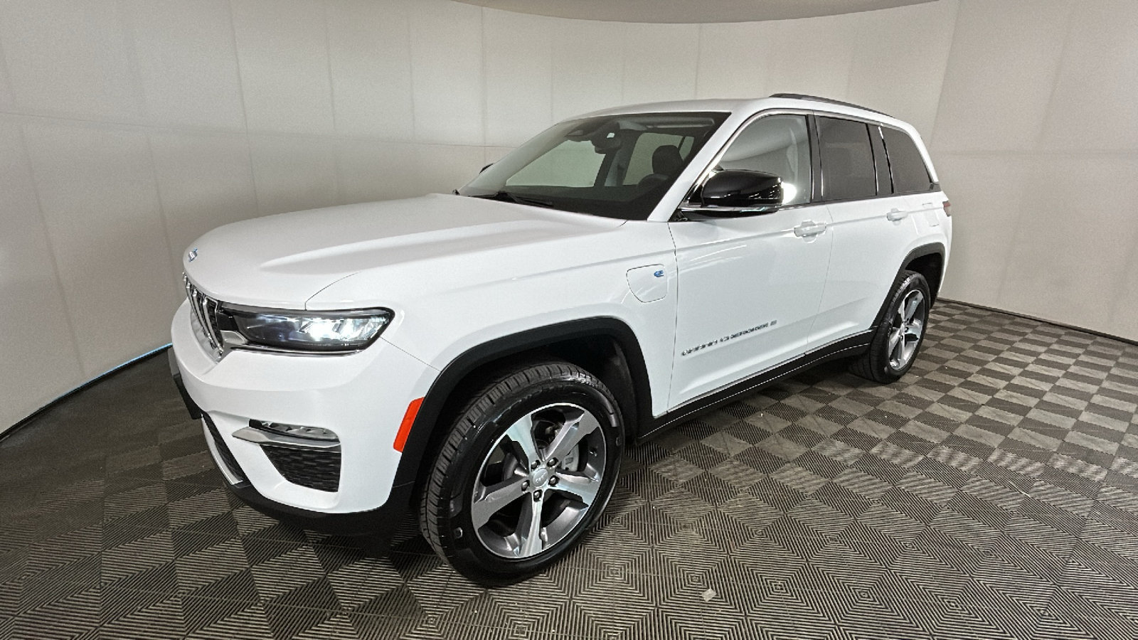 Used 2023 Jeep Grand Cherokee 4WD 4xe image 7