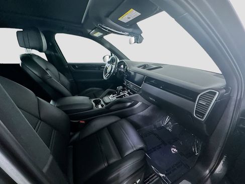 Used 2020 Porsche Cayenne image 29