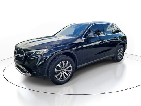 Used 2023 Mercedes-Benz GLC 300 image 4