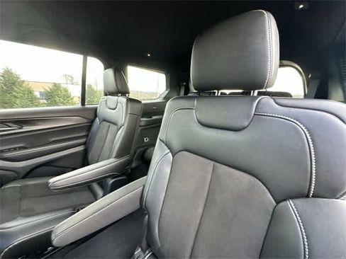 Used 2023 Jeep Grand Cherokee L Laredo image 18