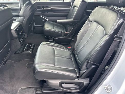 Used 2024 Jeep Wagoneer Series III AWD/4WD image 12
