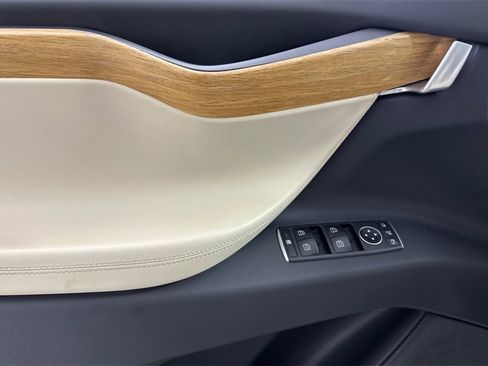 Used 2019 Tesla Model X Long Range image 11