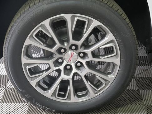 New 2026 GMC Yukon XL Denali w/ Denali Reserve Package AWD/4WD image 9