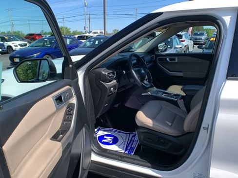 Used 2022 Ford Explorer XLT w/ Equipment Group 202A AWD/4WD image 9