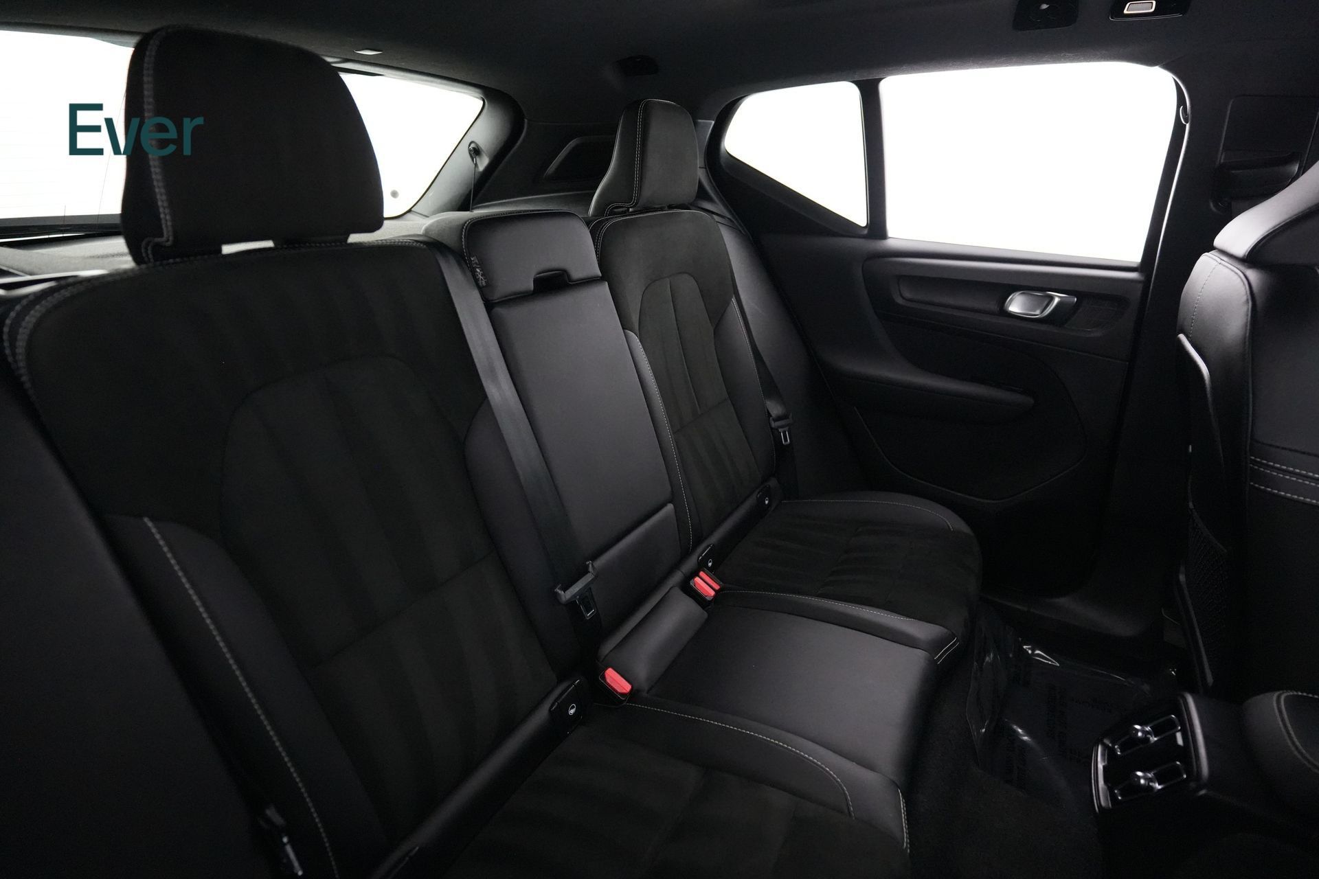 Used 2023 Volvo XC40 Recharge Ultimate AWD/4WD image 5