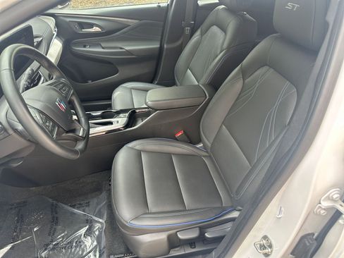 Used 2025 Buick Envista Sport Touring image 21