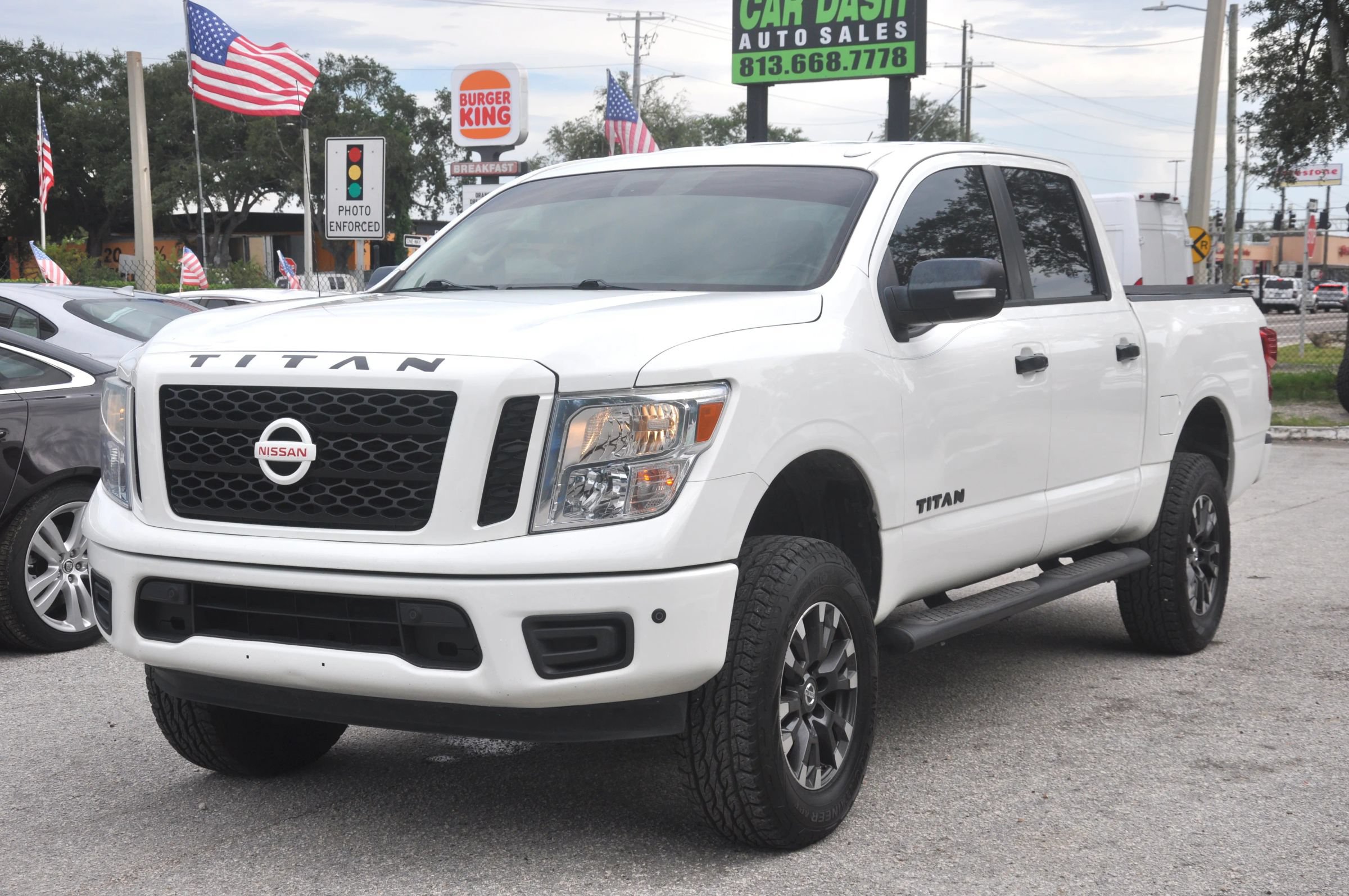 Used 2018 Nissan Titan SV w/ SV Convenience Package RWD image 16