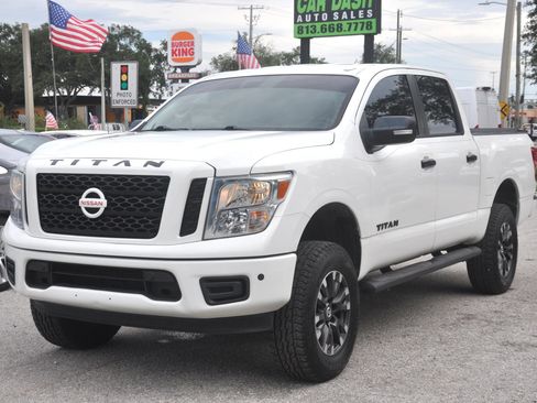 Used 2018 Nissan Titan SV w/ SV Convenience Package RWD image 16