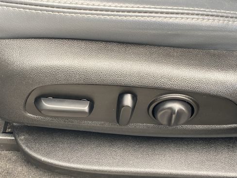 Used 2020 Buick Enclave Essence image 19