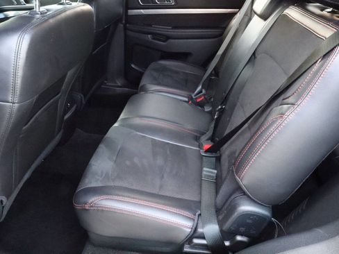 Used 2018 Ford Explorer XLT w/ Equipment Group 202A image 6