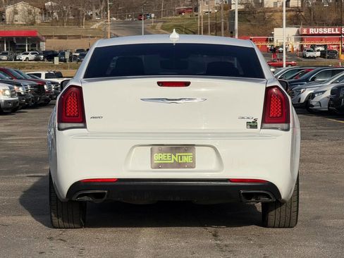 Used 2016 Chrysler 300 S image 4