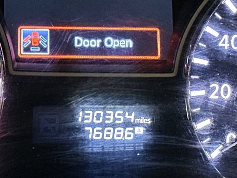 Used 2013 Nissan Altima 2.5 SL w/ Technology Pkg FWD image 4
