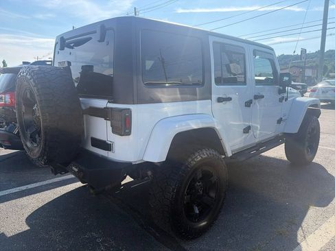 Used 2017 Jeep Wrangler Unlimited Sahara w/ Connectivity Group AWD/4WD image 6