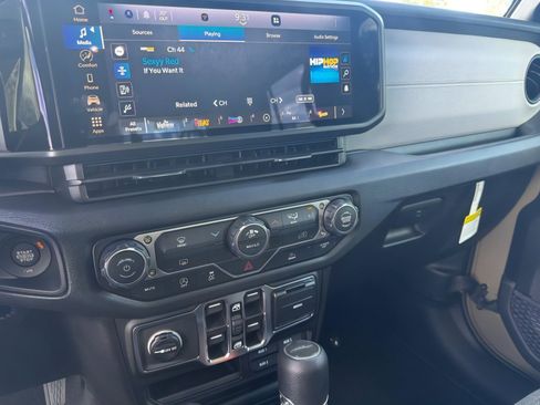 New 2026 Jeep Gladiator Sport image 20