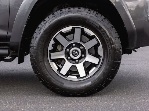 Used 2019 Toyota 4Runner TRD Off-Road AWD/4WD image 4