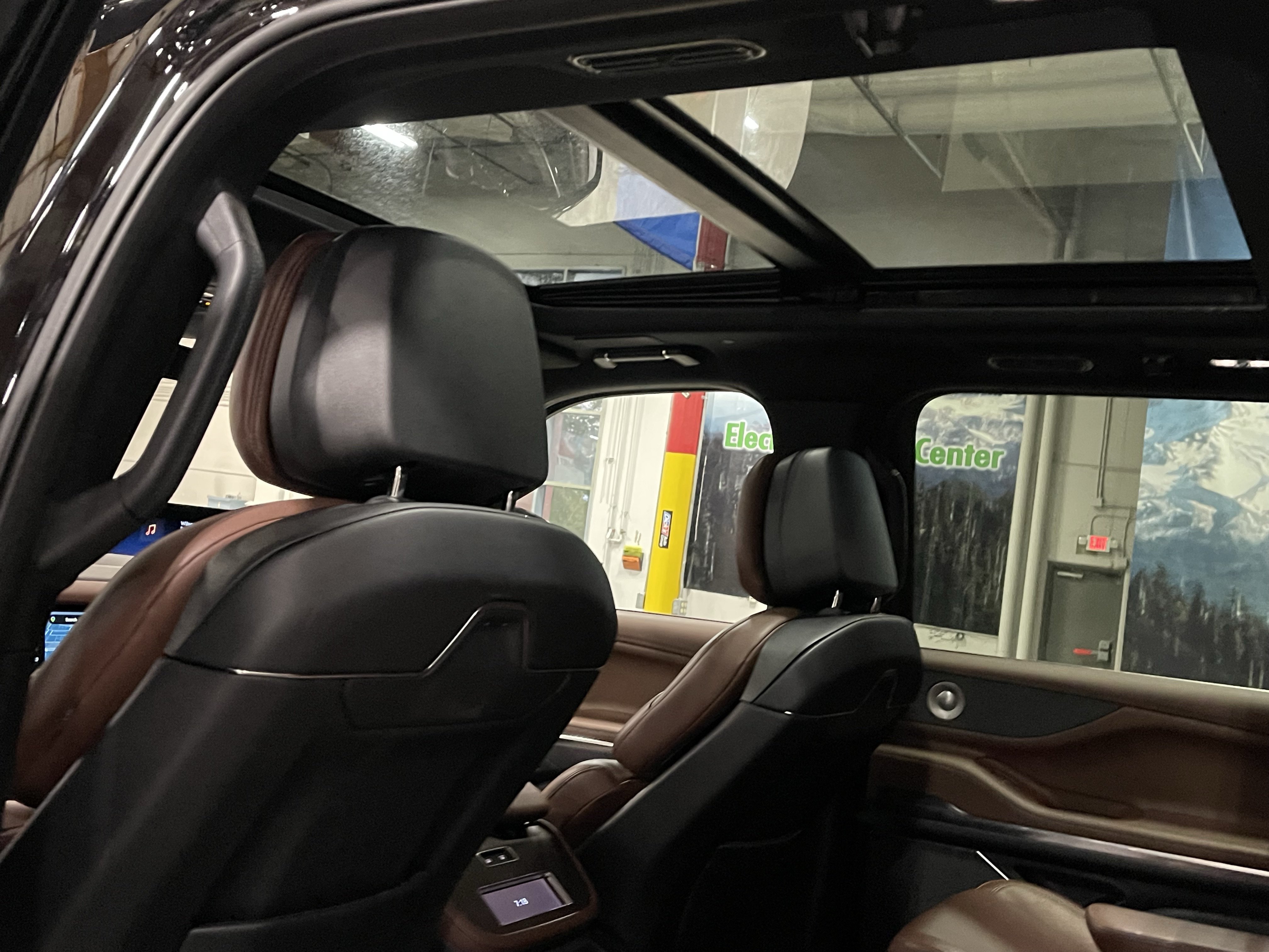 Used 2025 Lincoln Navigator Reserve AWD/4WD image 16