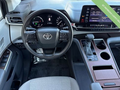 Used 2024 Toyota Sienna LE image 14