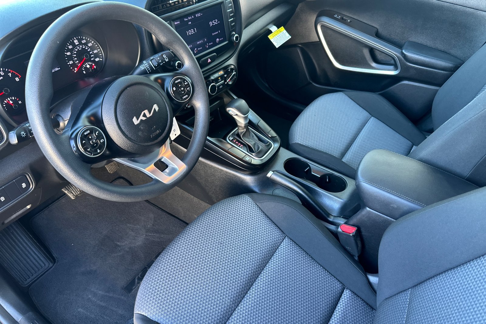 Used 2022 Kia Soul LX FWD image 11