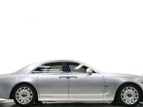 Used 2013 Rolls-Royce Ghost image 2