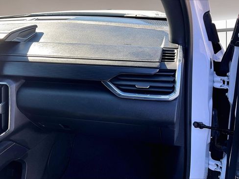 Used 2025 GMC Acadia Elevation image 27